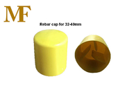 Gelber Farberebar bedeckt konkrete Stahlstangen für große t-Posten mit einer Kappe